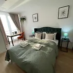 Great Polonia Tumski Готель